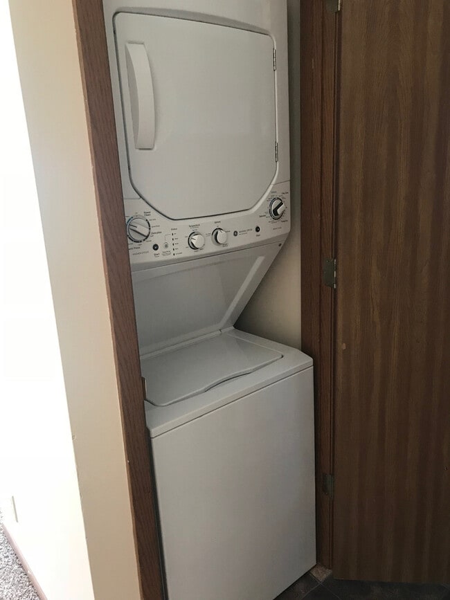 Keystone Park Apartments Benson Apartments 7315 Wirt Cir Omaha, NE