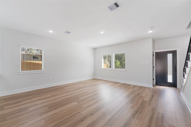 Building Photo - 6909 S Hall St