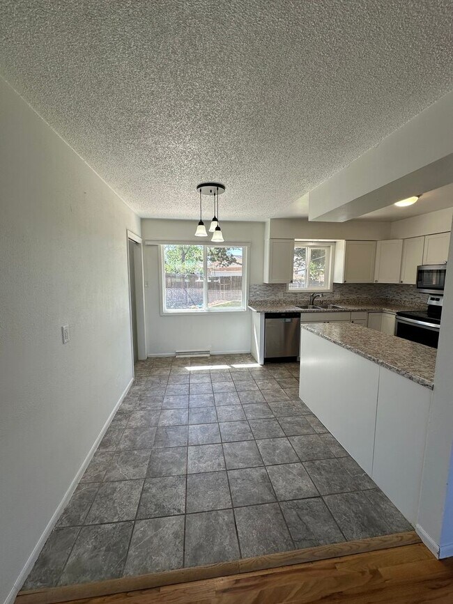 Foto del edificio - 3 BEDROOM, PLUS 2 BONUS ROOMS, 3 BATHROOM ...