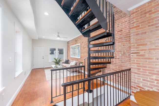 Building Photo - 2808 E Fairmount Ave