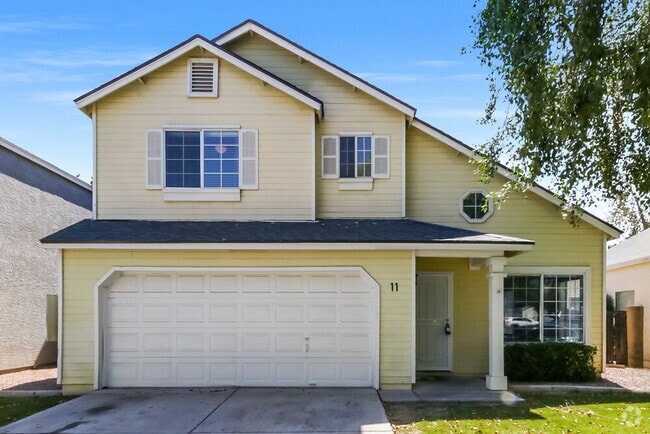 Building Photo - 441 S Maple