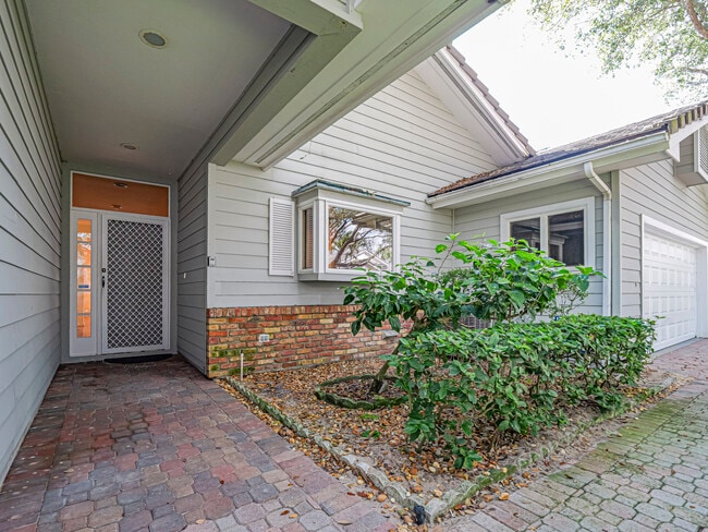 Building Photo - 131 Peppertree Dr