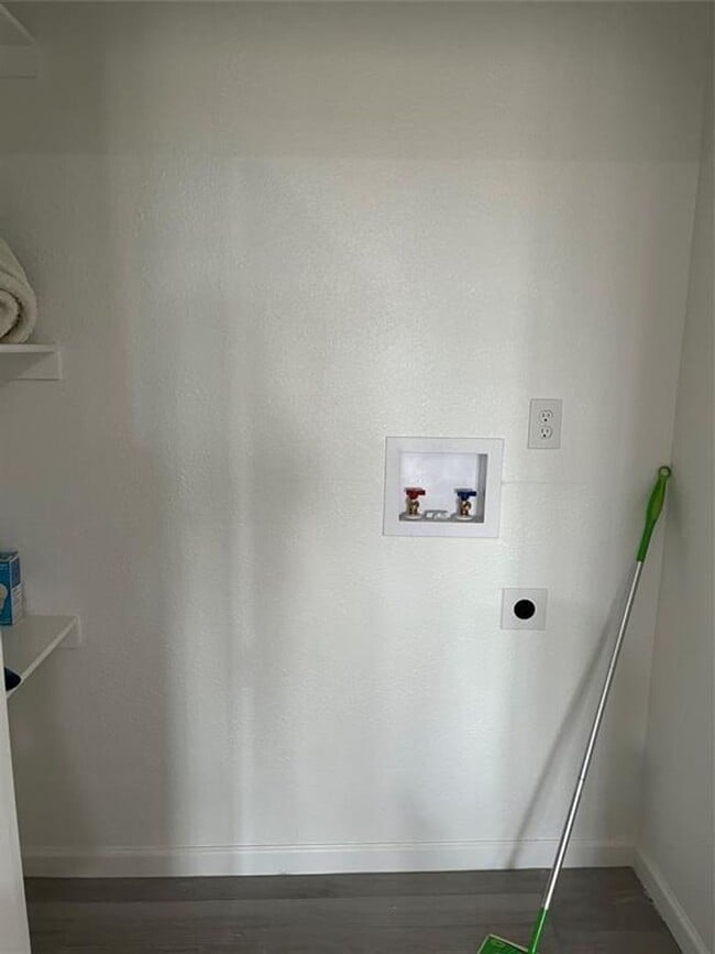 Building Photo - 428 Seawind St
