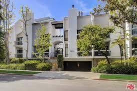 Building Photo - 10933 Wellworth Ave