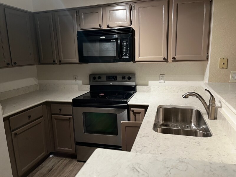 Foto principal - 2333 E Southern Ave
