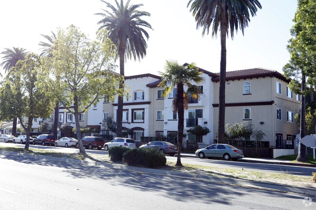 Foto del edificio - Winnetka Senior Apartments