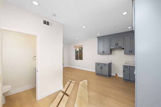 Foto del edificio - 6914 Walker Ave