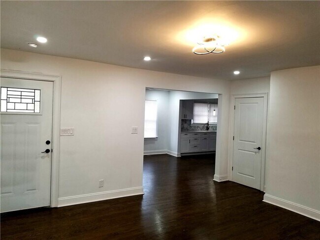 Building Photo - 1684 N Druid Hills Rd