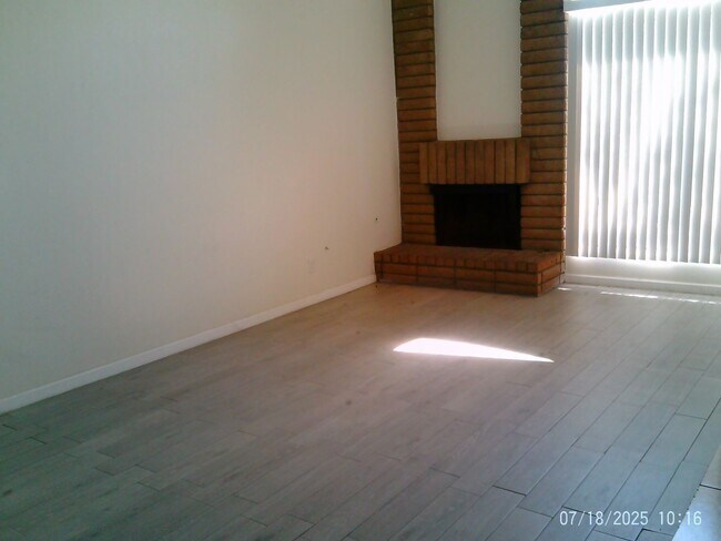 Foto del edificio - 2525 Actis St
