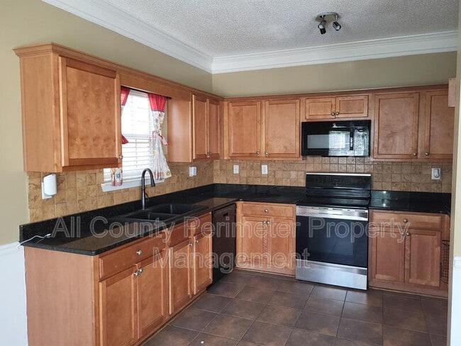Building Photo - 563 Hansen Dr
