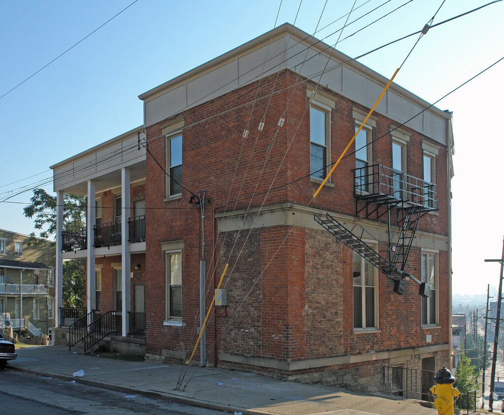 Primary Photo - 2322 Gest St