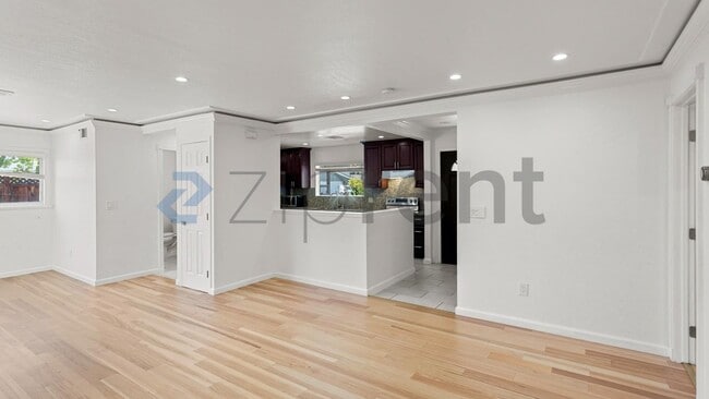 Building Photo - Unit