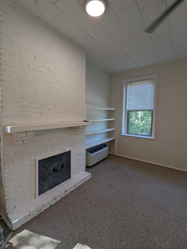 Building Photo - 911 S Aiken Ave