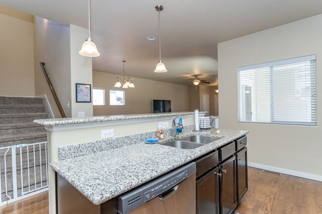 Building Photo - Immaculate 3-Story Home | Comfort, Space & Seasonal Perks!