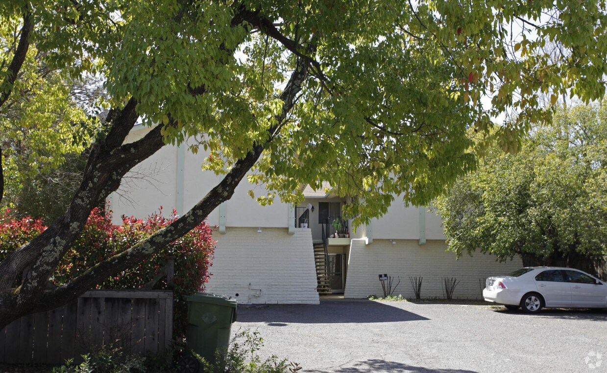 Building Photo - 1327 Monte Vista Ave