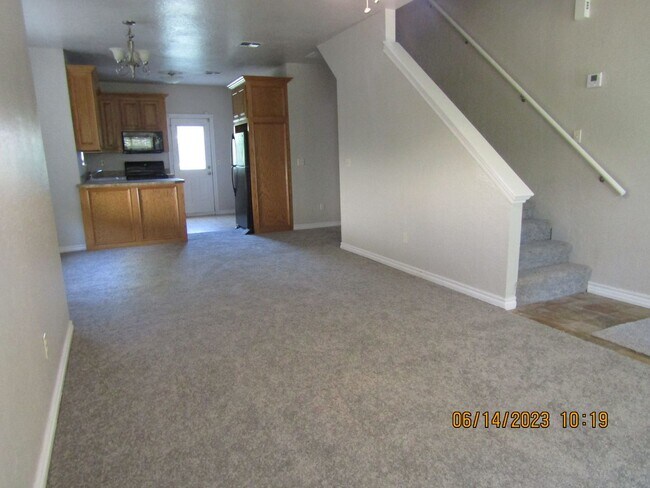 Building Photo - ALL ELECTRIC HOME!! PETS NEGOTIABLE WITH O...
