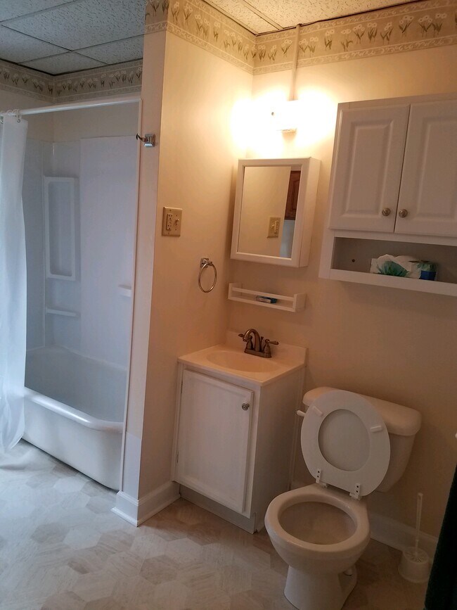 Bath - 857 N Hoffert St