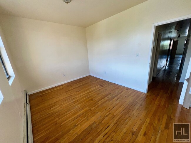 Foto del edificio - 5BR 1BA Historic Commerical Residential Zo...