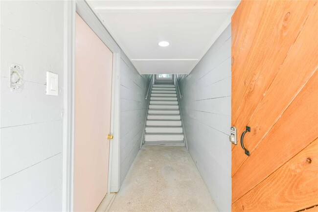 Building Photo - 4611 Schroeder St