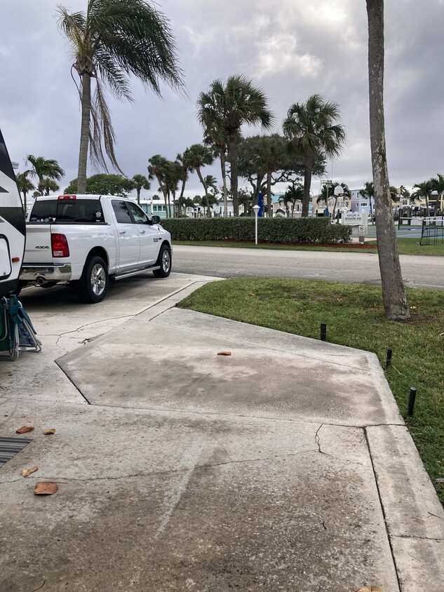 Building Photo - 10725 S Ocean Dr