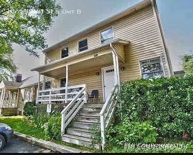 Primary Photo - 107 Summit St