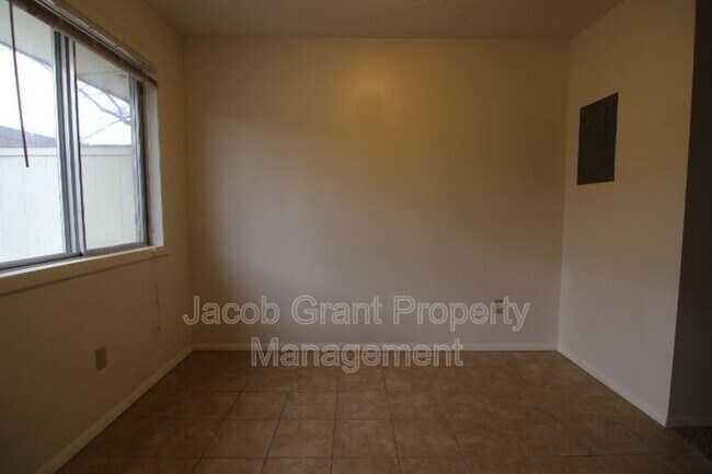 Building Photo - 760 Whittier St