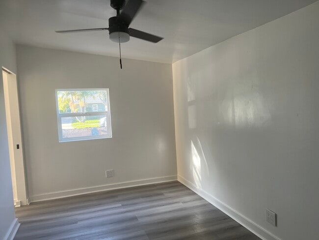 Building Photo - 2210 Clyde Ave
