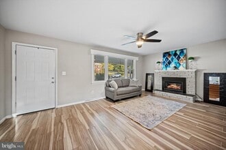 Building Photo - 9109 Pinehurst Dr