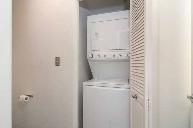 Building Photo - Stellar Marina District location for this ...