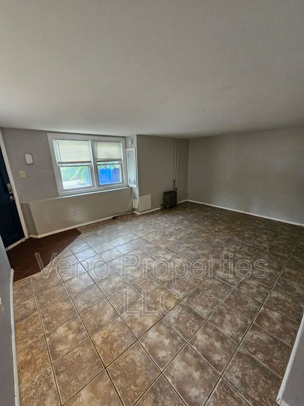 Building Photo - 293 Hudson Ave