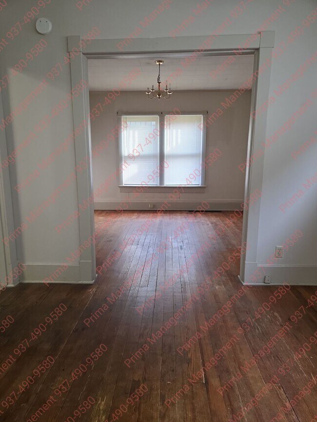 Foto del edificio - Great 2 bedroom w/detached garage near UD and Miami Valley Hospital!