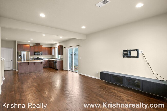 Building Photo - 3 br, 2.5 bath House - 7270 NW Abigail Ter