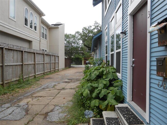 Building Photo - 3403 Yupon St