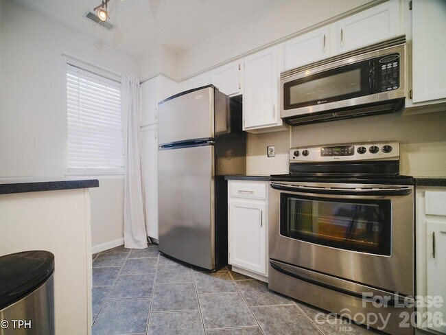 Foto del edificio - 6124 Heath Ridge Ct