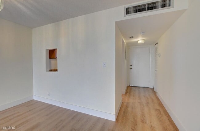 Building Photo - 2 br, 2 bath House - 6161 NW 2nd Ave # 4