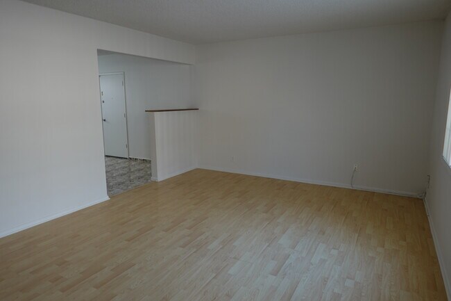 Sala de estar - 15338 Larch Ave