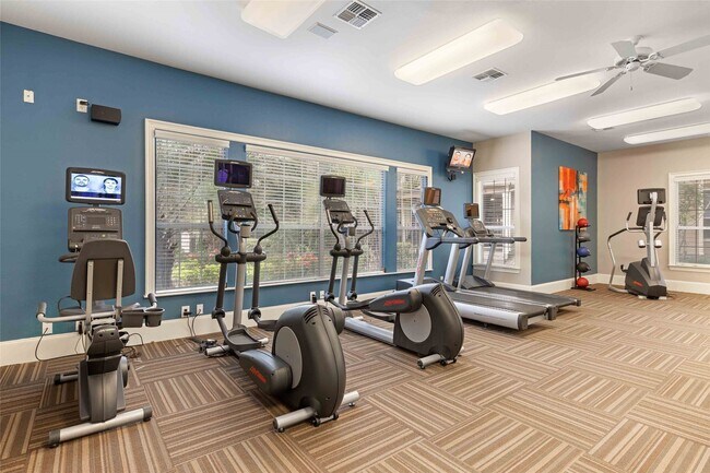 Foto del edificio - 2400 Spring Rain Dr