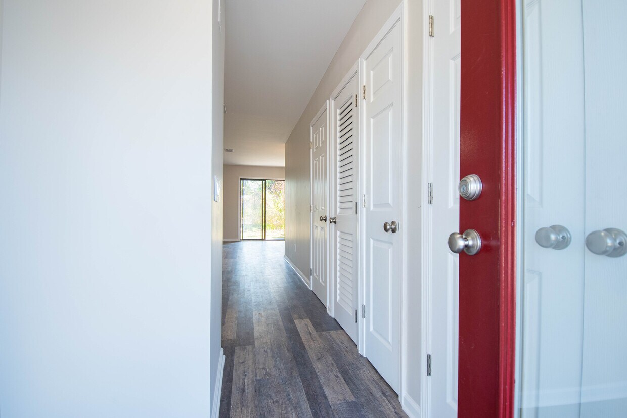 Foto principal - 4900 E 11th St