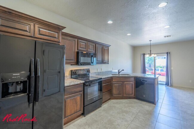 Foto del edificio - Charming 3 bedroom Townhome. 2 Community Pools!