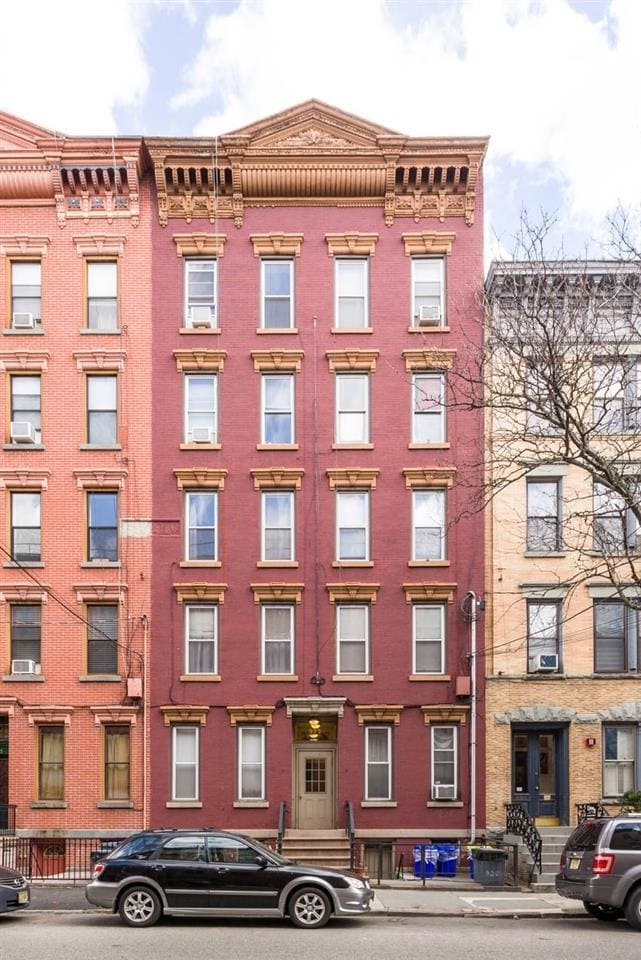 Building Photo - 923 Garden St