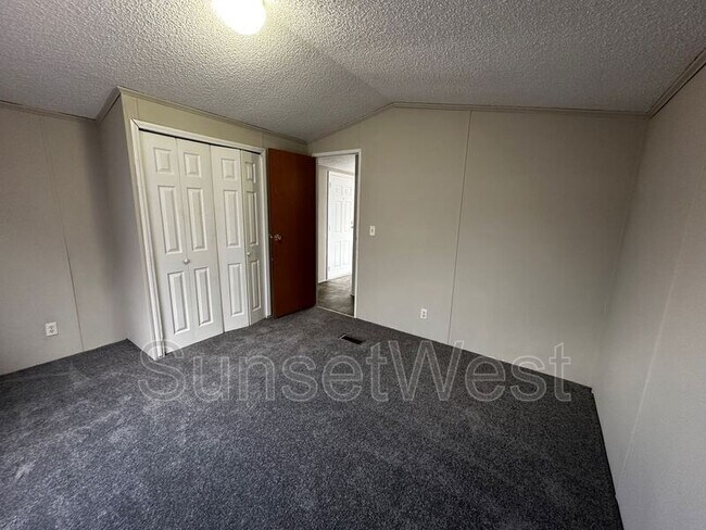 Building Photo - 4417 Rainbow Ln