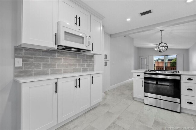 Foto del edificio - 8085 SE Villa Cir