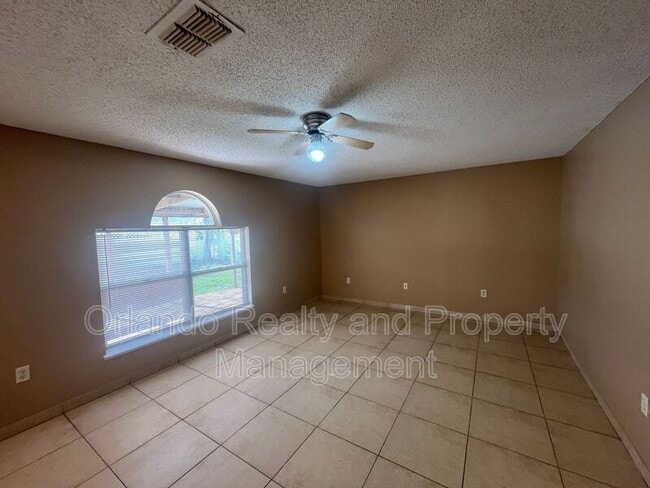 Photo - 204 Canterbury Ct House