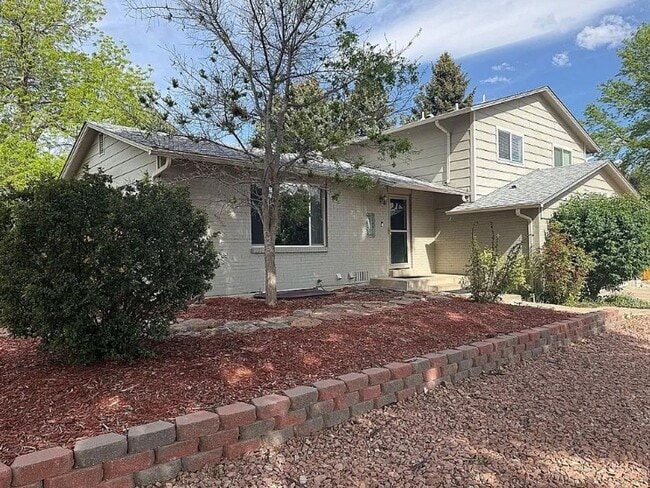 Building Photo - Beautiful Updated 5 Bed 3.5 Bath House in Central Fort Collins!