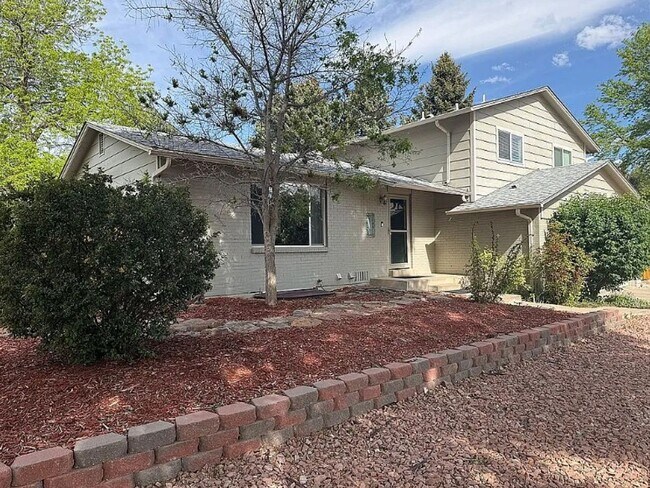 Foto del edificio - Beautiful Updated 5 Bed 3.5 Bath House in Central Fort Collins!
