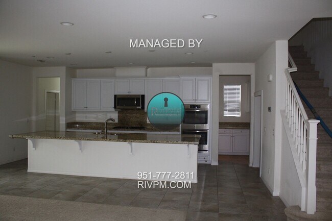 Foto del edificio - Home with 5 Bedroom and 3 full Baths