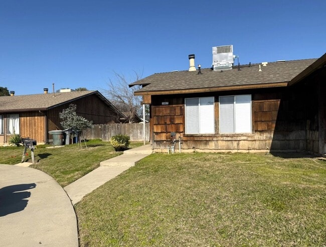 Building Photo - 1445/1447 Madison Ct.