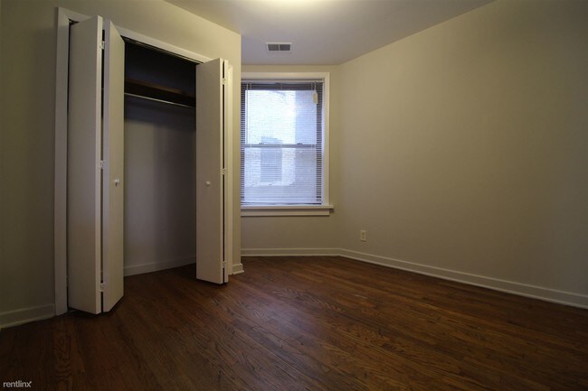 Building Photo - 2 br, 1 bath  - 3472 N Clark St 2F