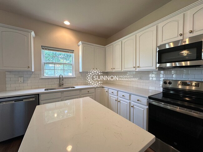Building Photo - 4 Bed 2.5 Bath in Old Stone Crossing