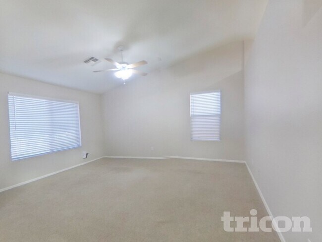 Foto del edificio - 10853 W Sands Dr